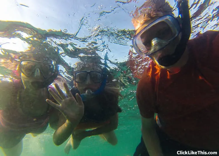 underwater-gopro-family-selfie