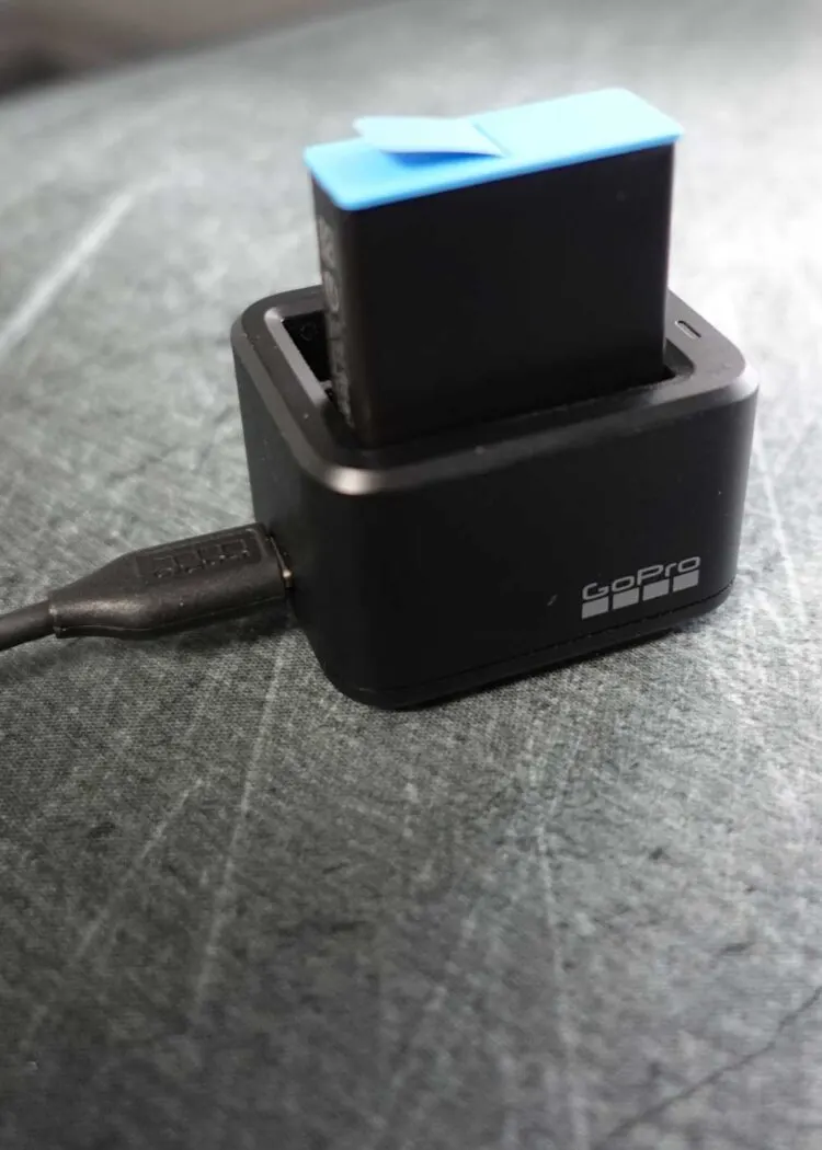 how to charge gopro battery
