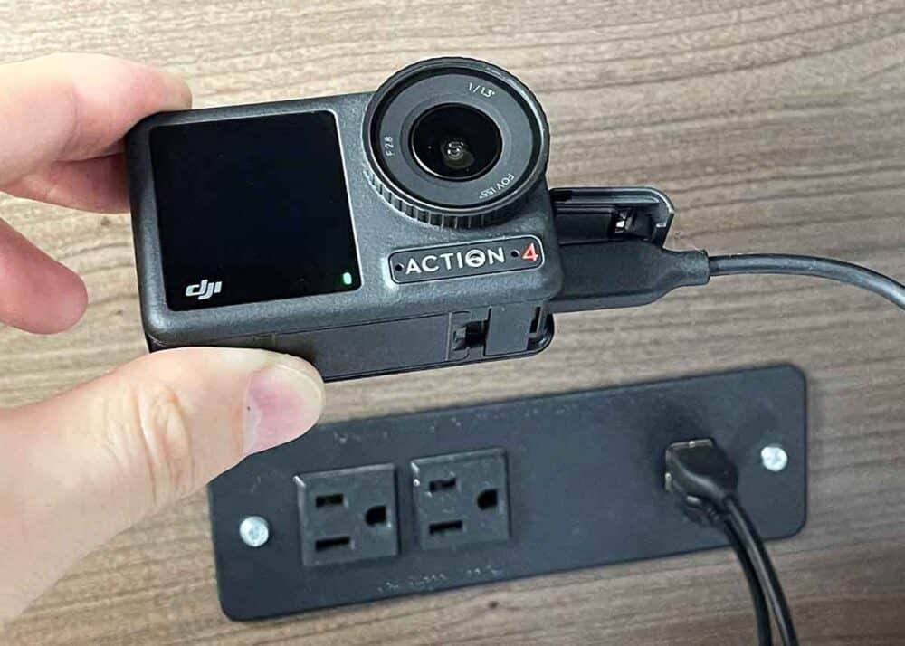 Charge DJI Osmo Action Camera